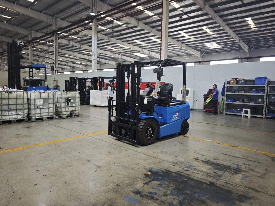 3 fatores para avaliar ao comprar empilhador elétrico de contrapeso