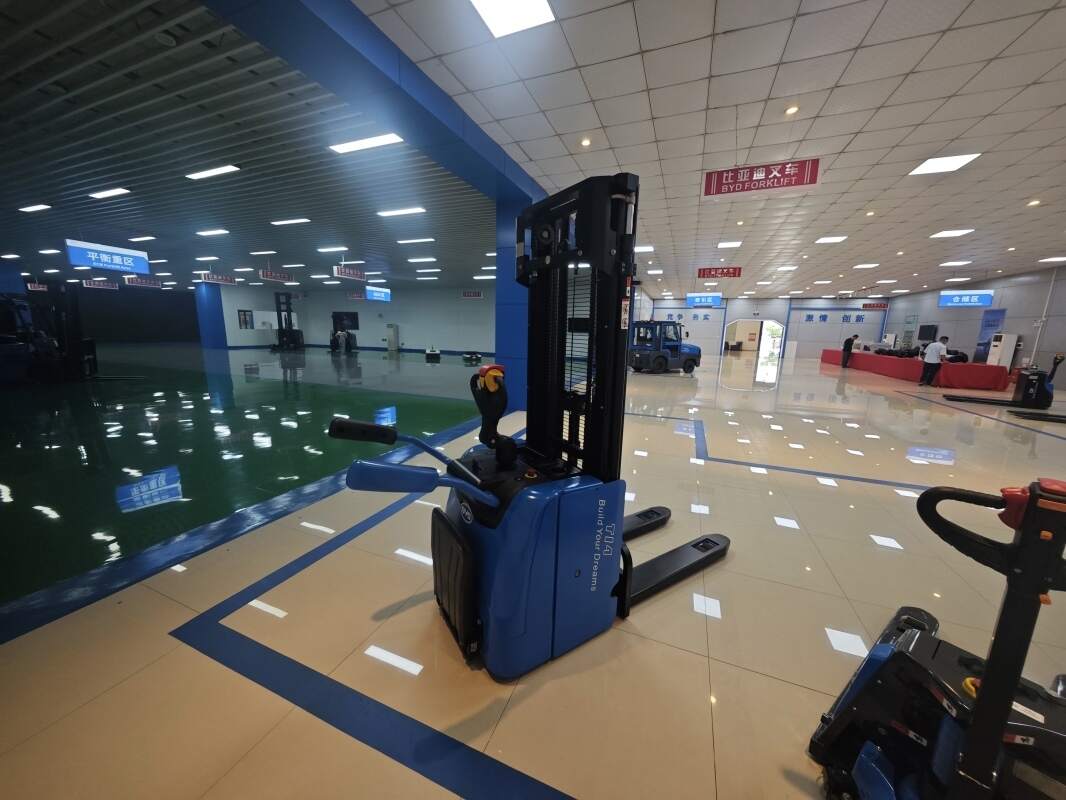7 fatores para avaliar ao comprar empilhador elétrico