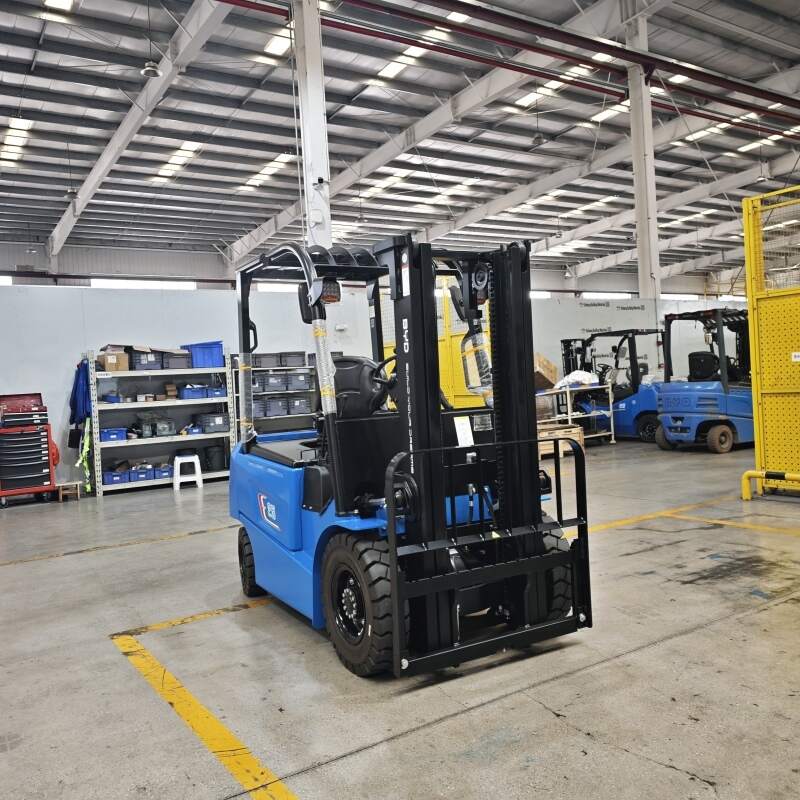 7 fatores para avaliar ao comprar empilhador elétrico retrátil