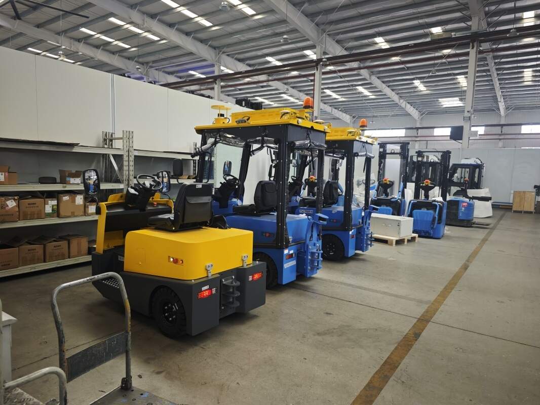 Como a empilhadeira elétrica de três rodas se adapta ao centro de atendimento